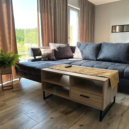 別荘 In Mit Grill Und Garten By Interhome コウチェボ