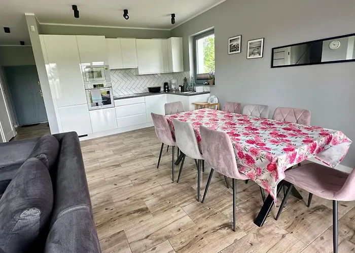 別荘 In Mit Grill Und Garten By Interhome コウチェボ