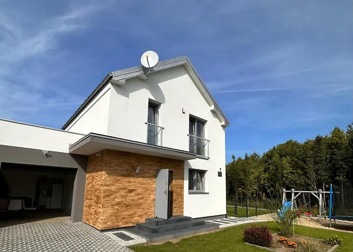 別荘 In Mit Grill Und Garten By Interhome コウチェボ